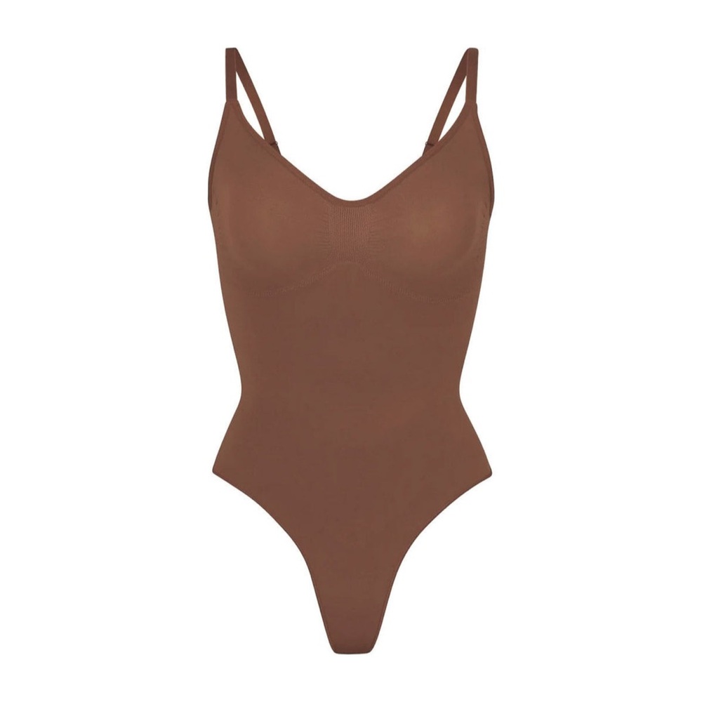 SKIMS SEAMLESS SCULPT THONG BODYSUIT